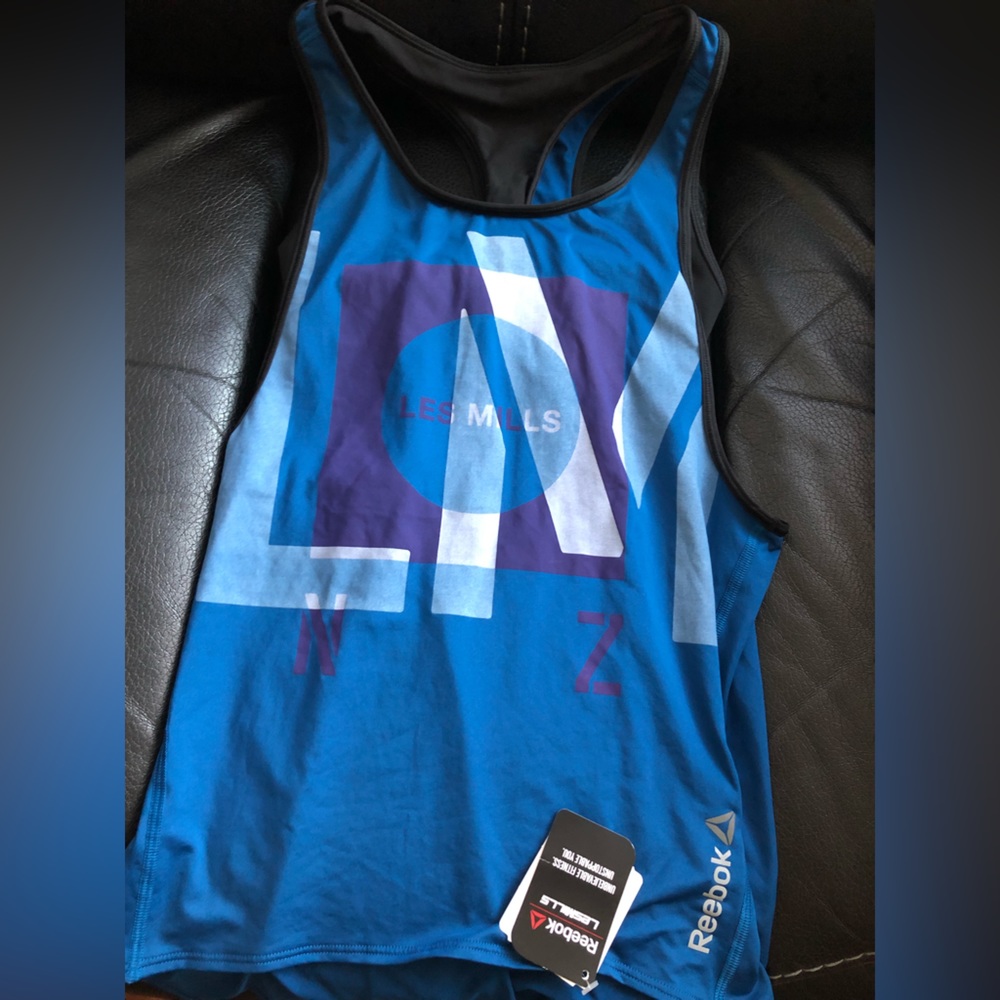 Les Mills 2 in 1 tank top with built in bra 2XS NWT! Rare